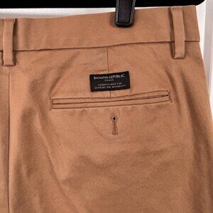 Banana Republic Men's Tapered-fit Chino trousers W 33x L 32, Khaki